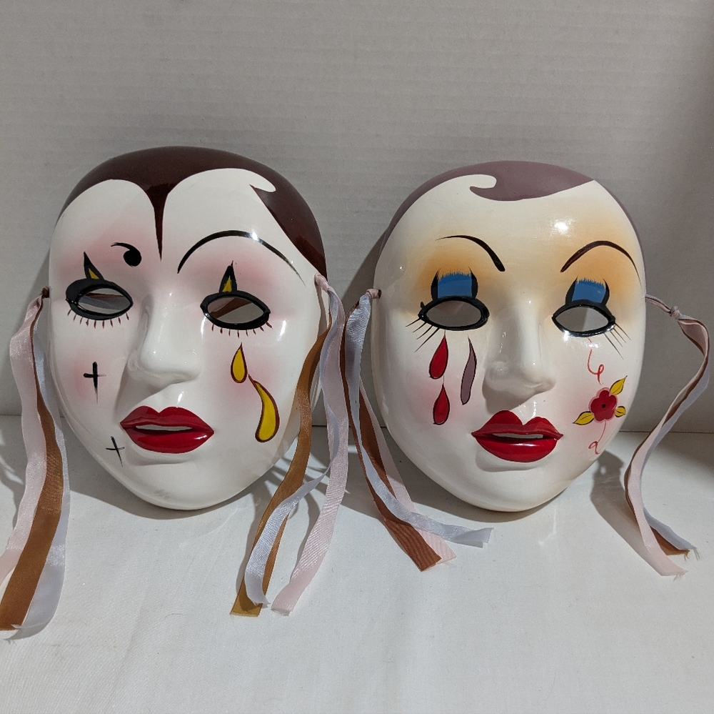 2 Masquerade Masks Mardi Gras Porcelain Ceramic Taiwan Wall Plaque Theatre Mask
